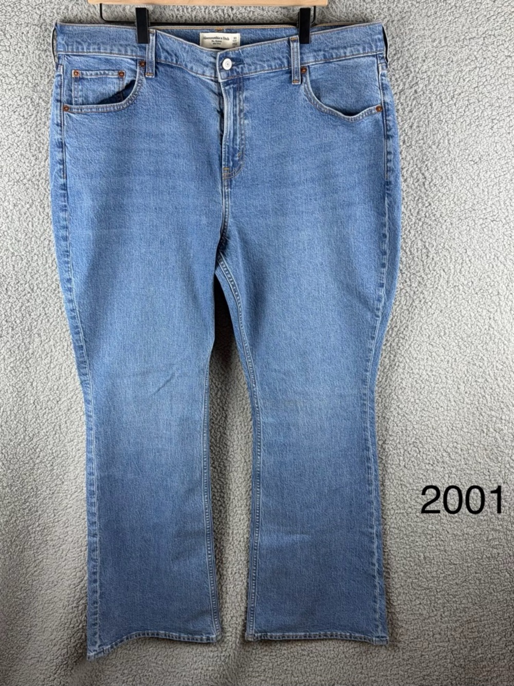 Abercrombie & Fitch Women’s Bootcut Mid-rise Light Blue Jeans NWT Size 33 Short